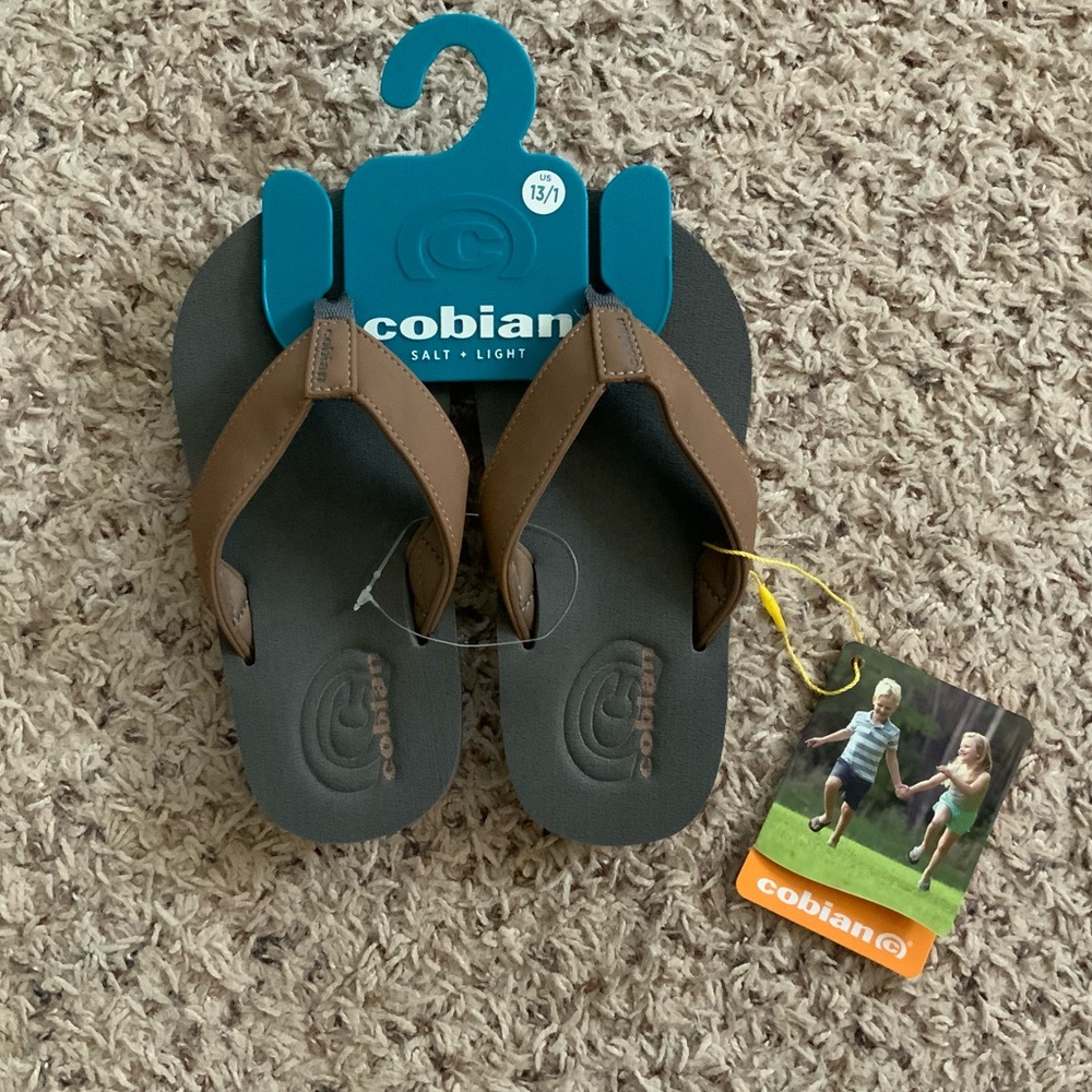 Cobian Kids Tan floater flip flops